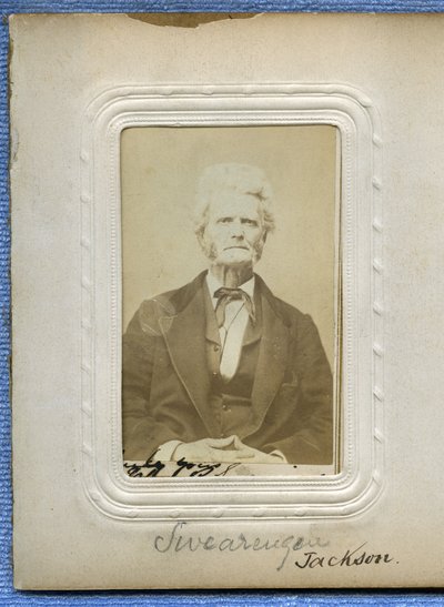 Poloviční portrét sedícího muže v obleku směřujícím dopředu. od Unbekannt Unbekannt